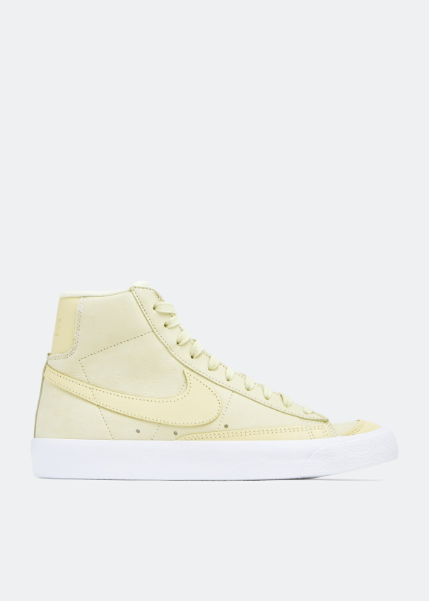 nike blazers yellow laces